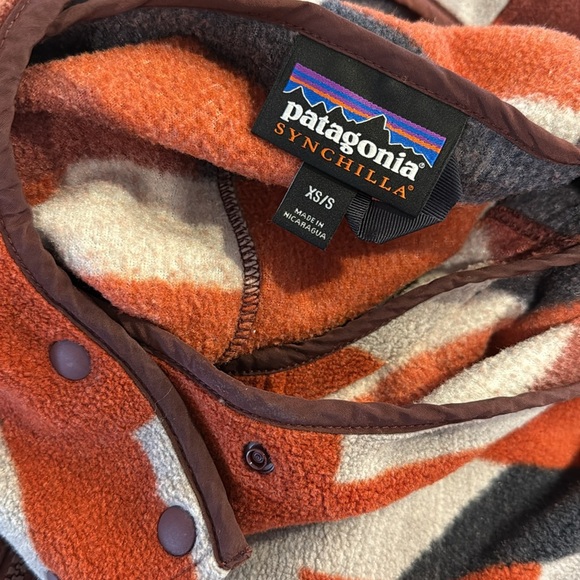 Patagonia Synchilla Geometric Aztec Patterned Fleece Poncho - Picture 6 of 7